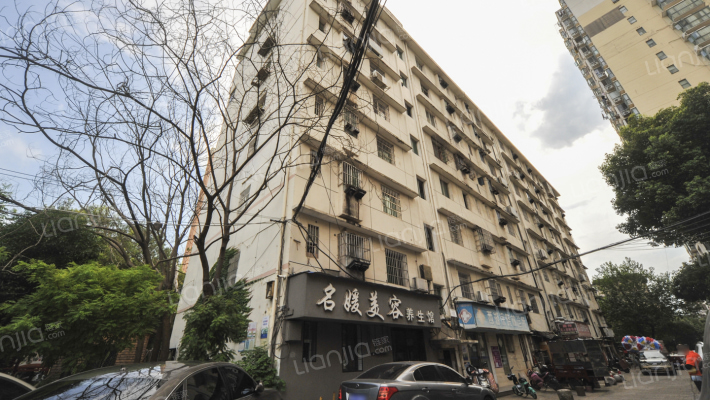 标牌厂宿舍外景图