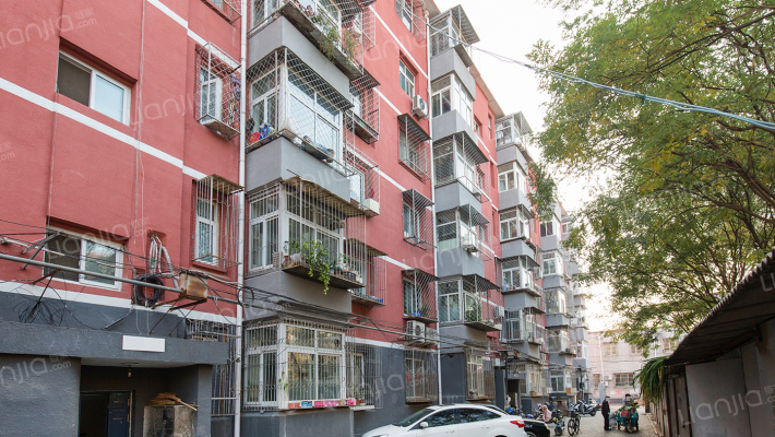 二建宿舍外景图