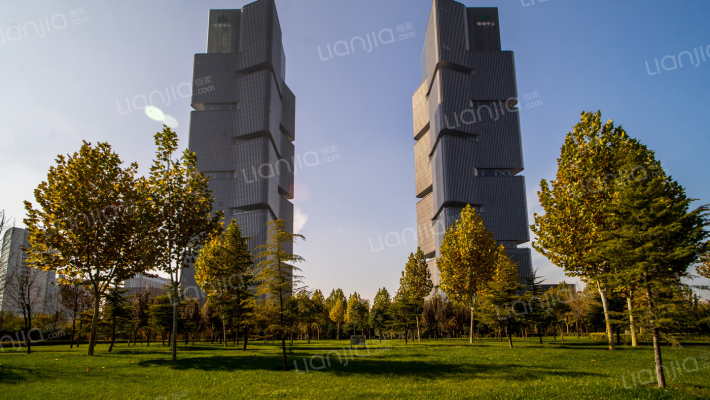 绿地双子塔外景图