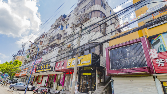 红景公寓外景图