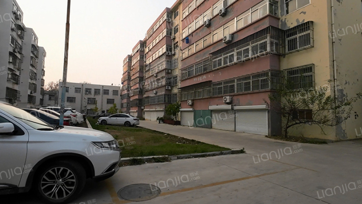 农村信用社家属楼外景图