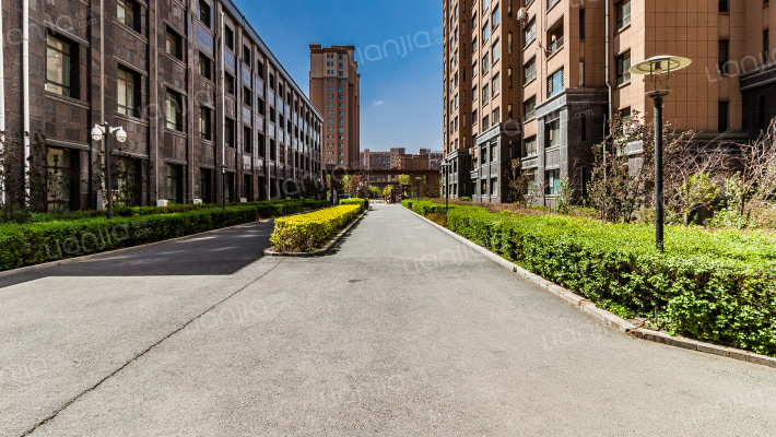 地铁名典海棠苑外景图