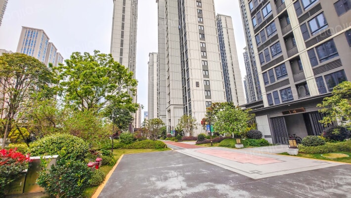 何厝峯悦外景图