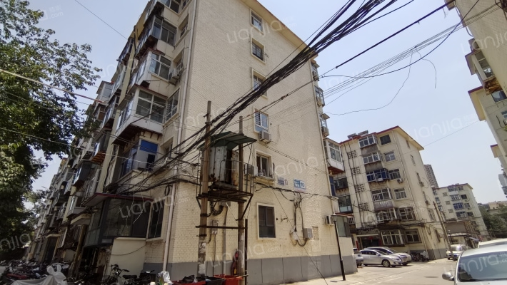 石铁三十一宿舍外景图