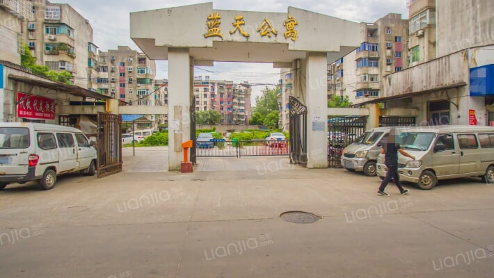 蓝天公寓外景图