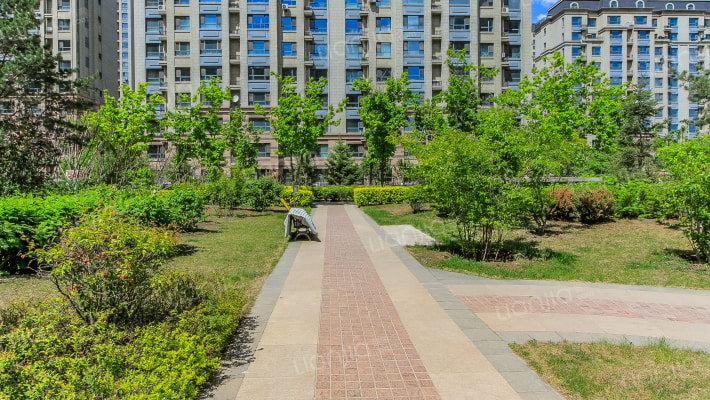 保利香槟外景图