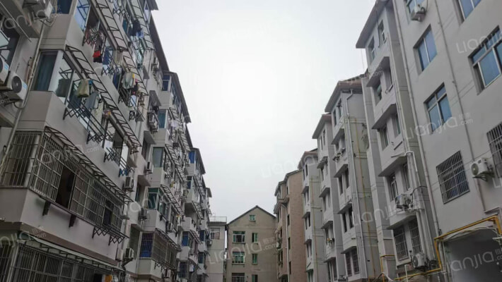 药厂宿舍外景图