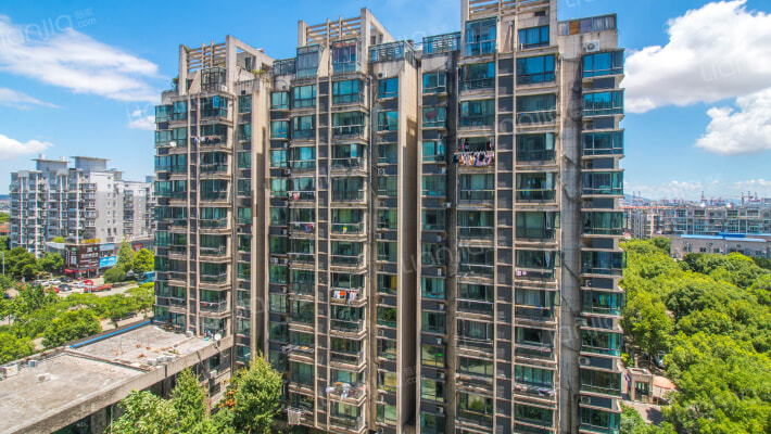 蓝天公寓南区外景图