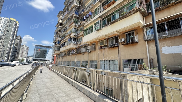 小龙坎正街112号外景图