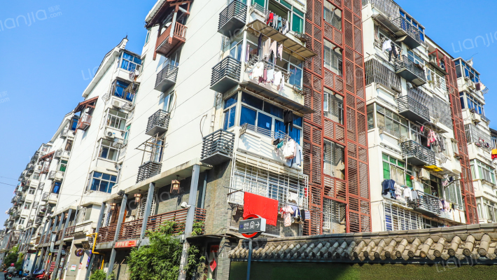 绳金塔东街外景图