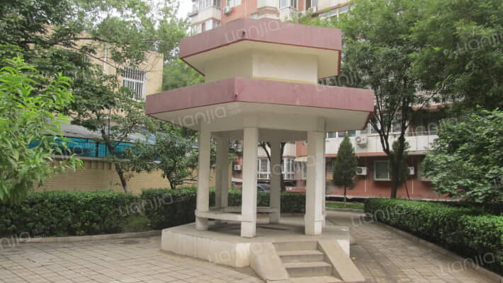 地质附中外景图