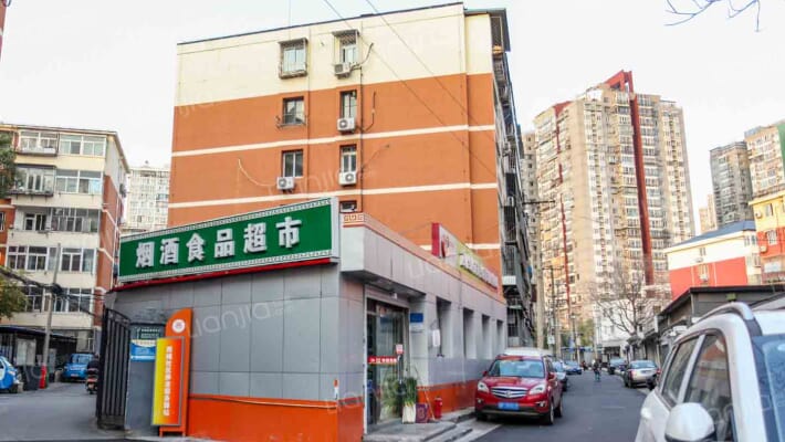 红居斜街外景图