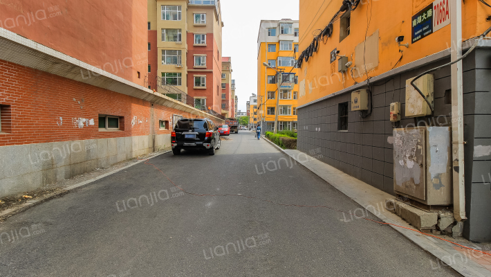 黄金家属楼外景图