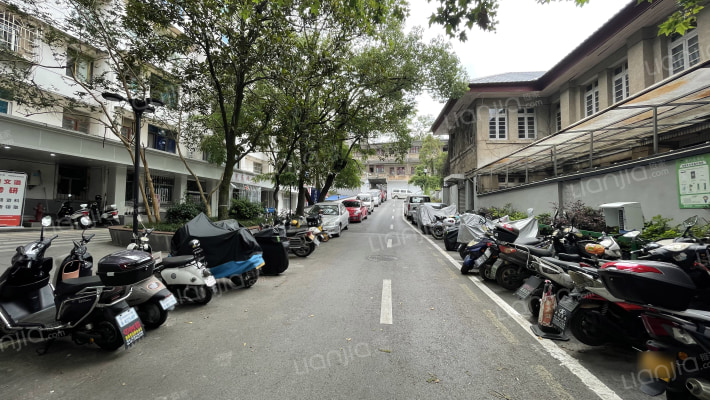 贵大北校区教工宿舍楼外景图