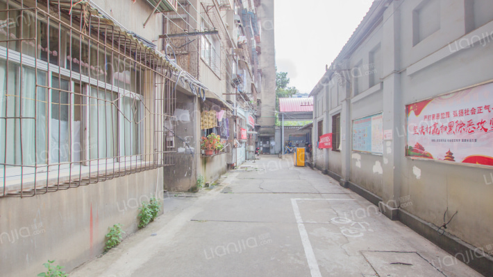 广场南路外景图