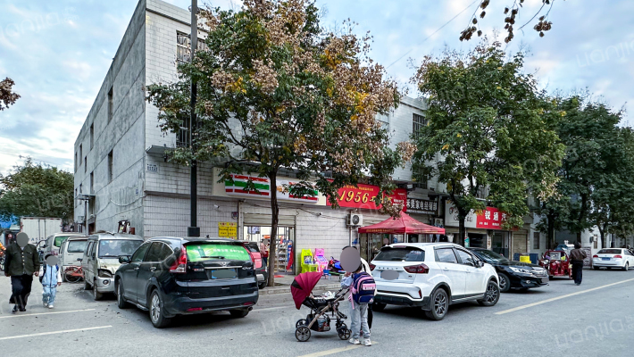 郭杜镇政府家属楼外景图