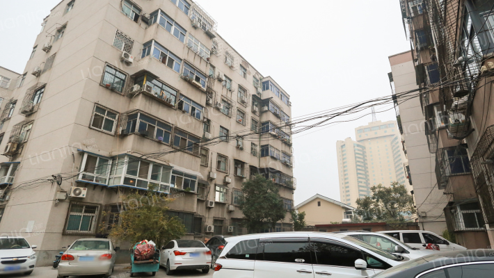 秦岭路218号院外景图