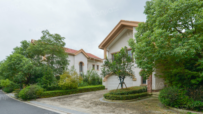 元一高尔夫别墅四期外景图