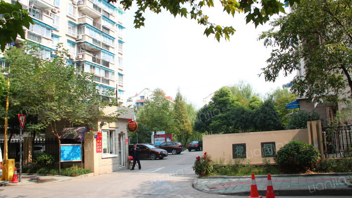 三塘柳园外景图