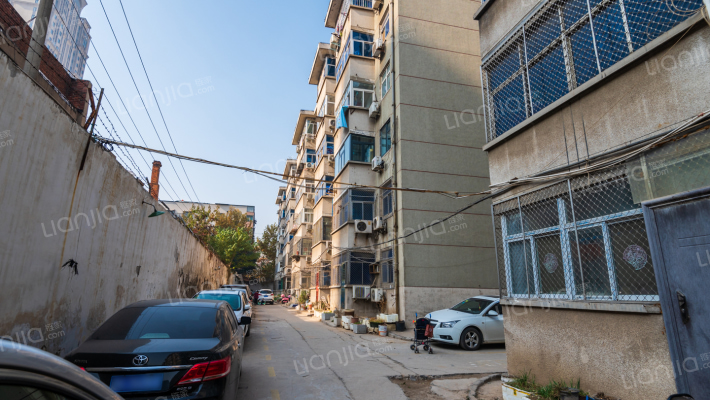 勤劳街20号院外景图