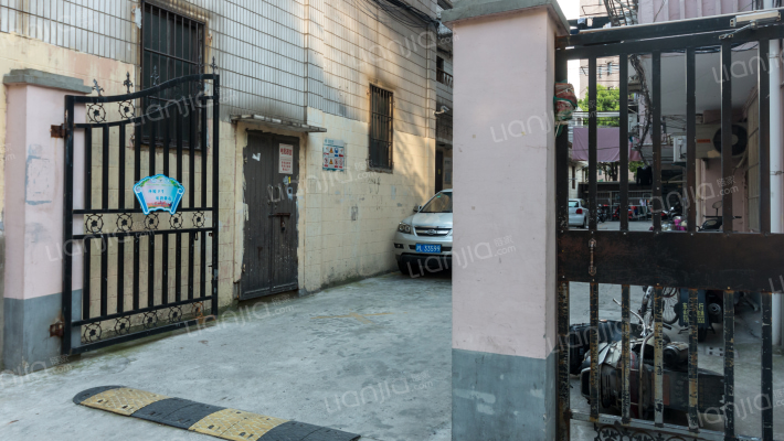 宝通路306弄外景图