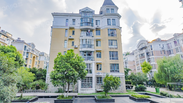 新城发展中心外景图