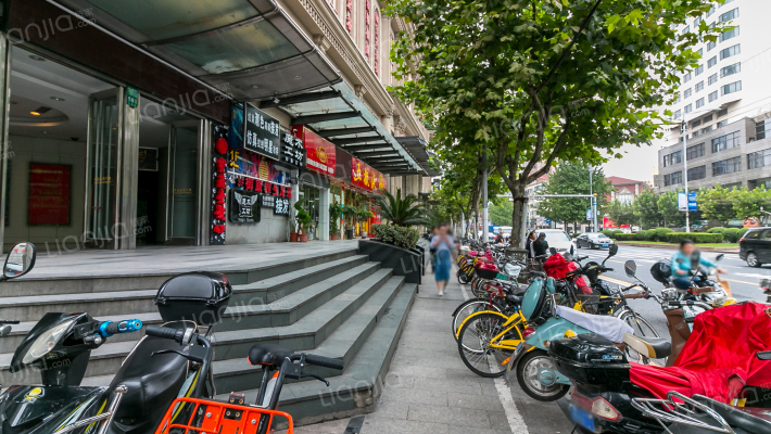 半岛休闲广场外景图