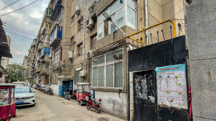 测绘西路35号院外景图