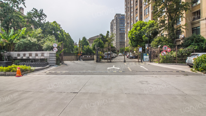 恒威君园和庄外景图