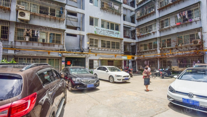 化工路经房小区外景图