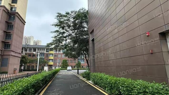 八方公寓外景图