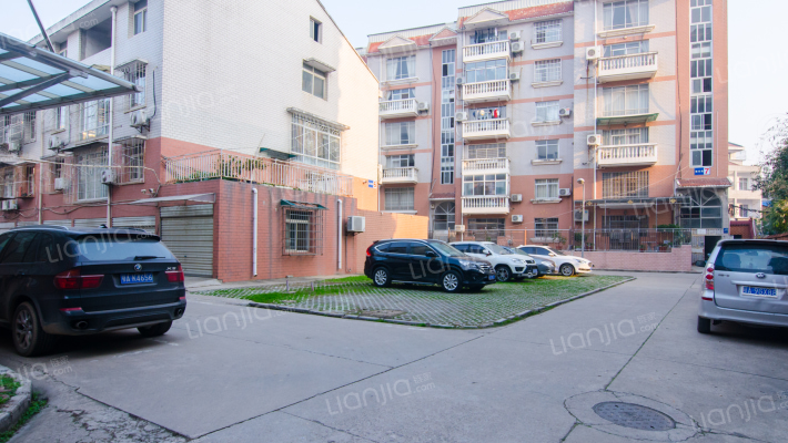 莲花苑小区外景图