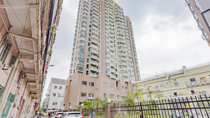 中央豪庭外景图