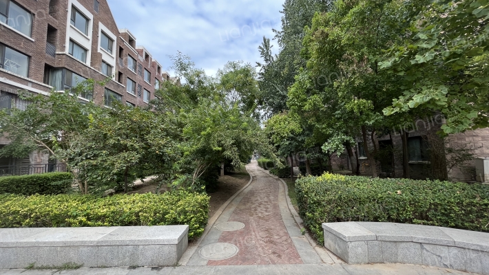 海尔格林小镇外景图