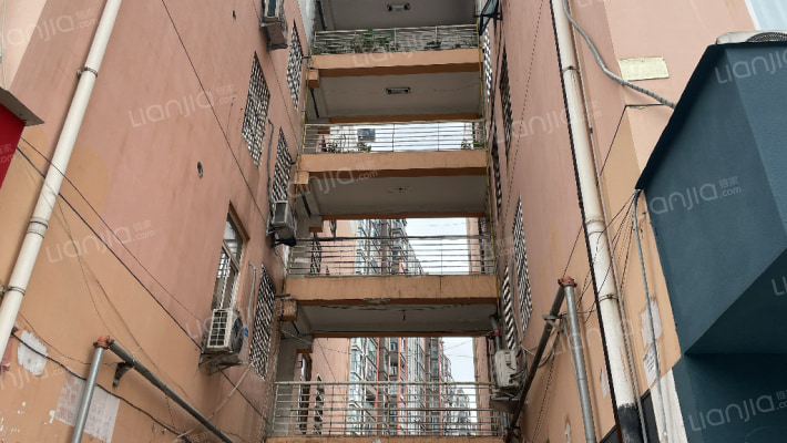 金色校园广场外景图