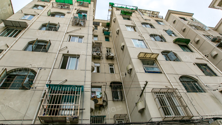 东体育会路400弄外景图