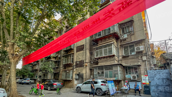 西安财经大学崇德坊生活区外景图