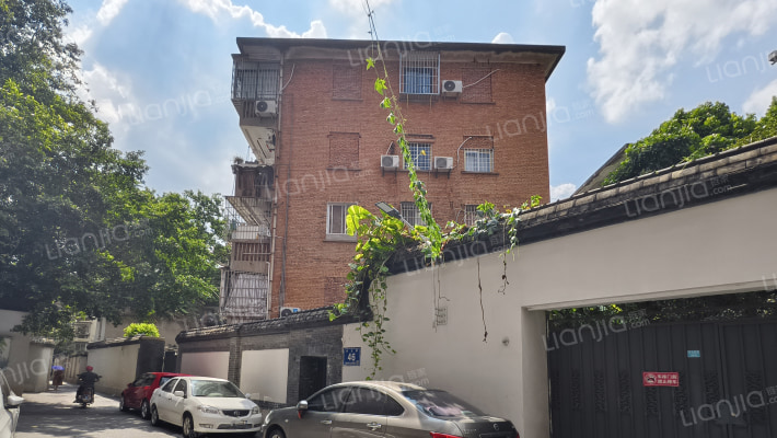 化工宿舍外景图