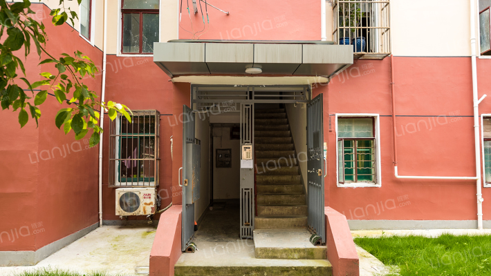 界泾港新村外景图