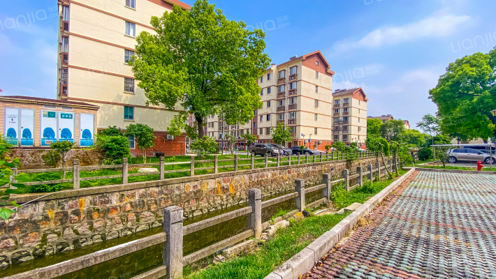 鸿泰苑一区外景图