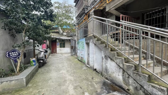 花溪大道中段482号外景图