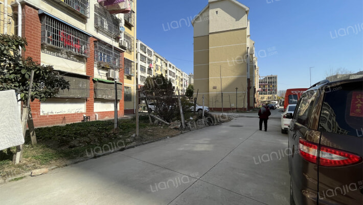 青年小区恢复楼外景图