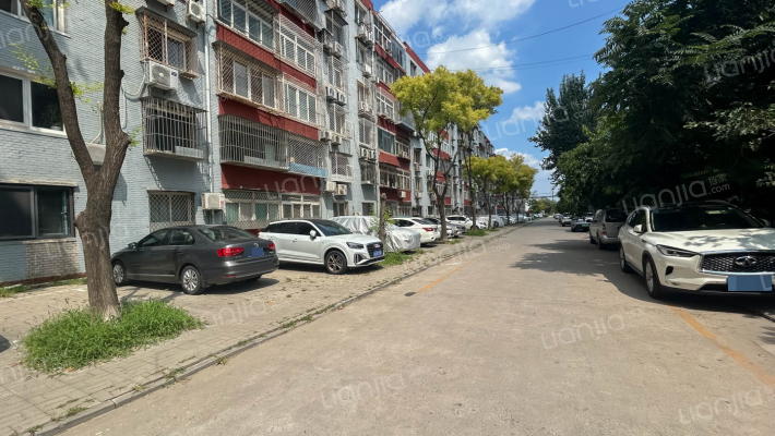 明源南街外景图