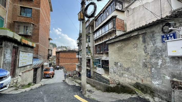 登高路84号外景图