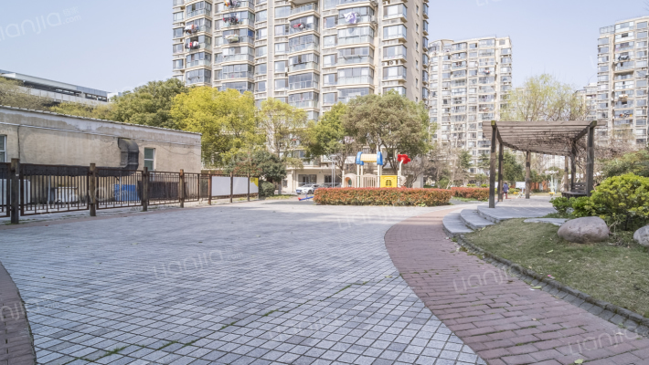 金谊河畔外景图