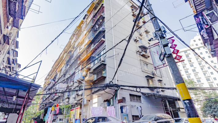 营房南村外景图