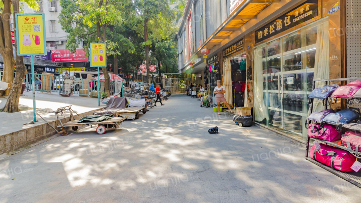 金亿皮具城外景图