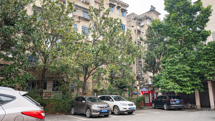 塑料公司宿舍外景图