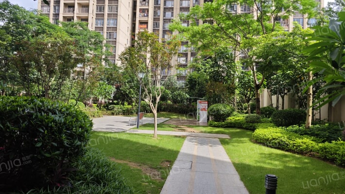 誉山国际五区学府里外景图