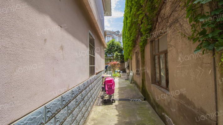 镇小路12号外景图